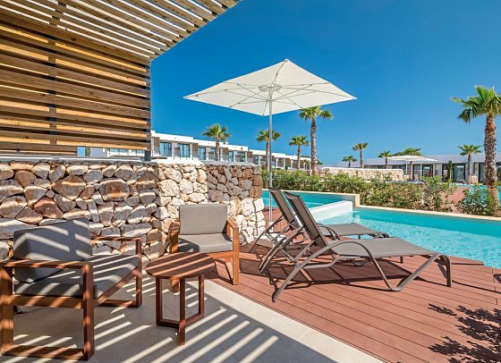 Barceló Nura - Wohnbeispiel Juniorsuite mit halbprivatem Pool (Zimmercodierung JBP)
