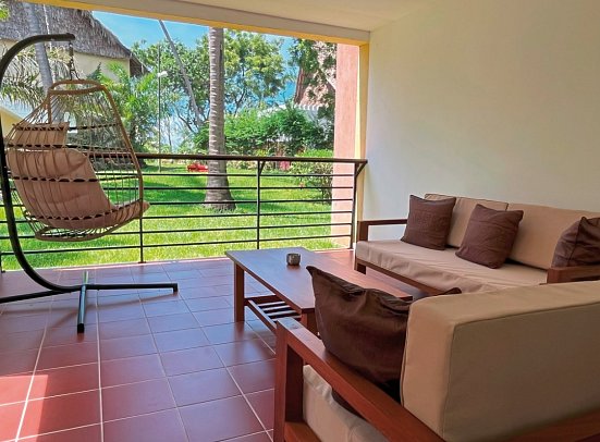 Bahari Beach Hotel - Beispiel Terrasse Superior Outdoor (Zimmercodierung DS1)