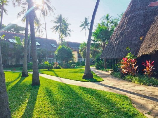 Bahari Beach Hotel