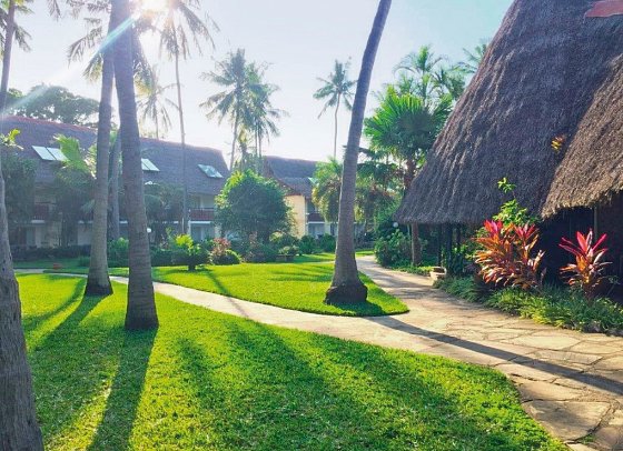 Bahari Beach Hotel