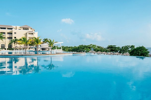 Iberostar Waves Rose Hall Beach