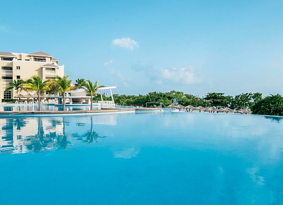 Iberostar Waves Rose Hall Beach