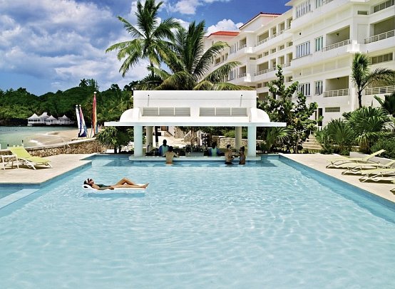Couples Tower Isle - Swim-up Bar