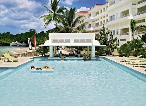 Couples Tower Isle - Swim-up Bar