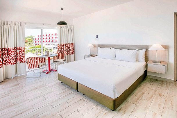 Grand Decameron Cornwall Beach, A Trademark All-Inclusive Resort - Wohnbeispiel Beach View (Zimmercodierung U1M)