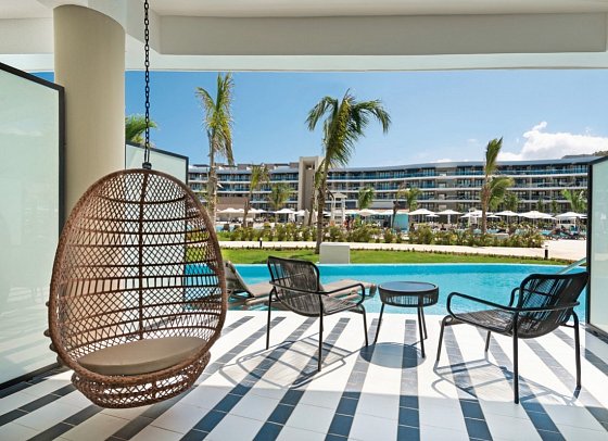 Ocean Coral Spring - Wohnbeispiel Juniorsuite Swim-up (Zimmercodierungen JBQ & UDQ)