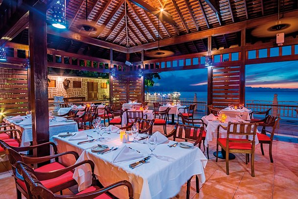 Grand Decameron Montego Beach, A Trademark All-Inclusive Resort