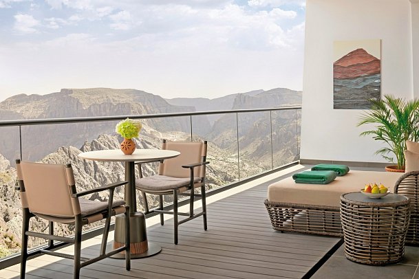 Indigo Jabal Akhdar Resort & Spa - Beispiel Terrasse Jabal Akhdar One Bedroom Canyon View Balcony Suite (Zimmercodierung WB1)