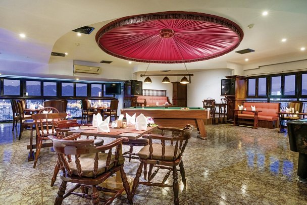 Al Falaj Hotel - The Pub