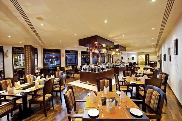 Al Falaj Hotel - Restaurant