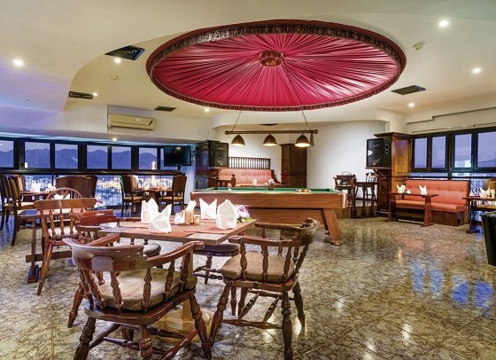 Al Falaj Hotel - The Pub