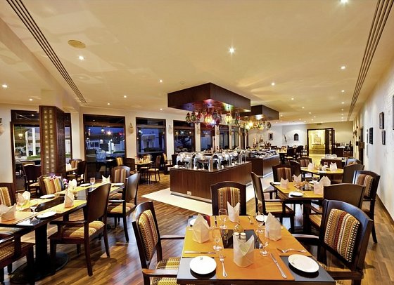 Al Falaj Hotel - Restaurant