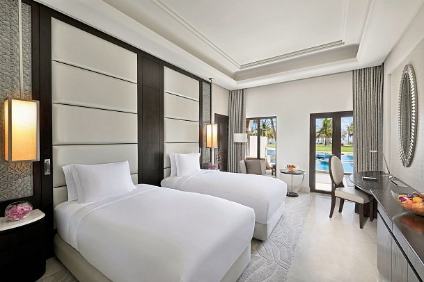 Al Bustan Palace, a Ritz-Carlton Hotel - Wohnbeispiel Familiy Suite (Zimmercodierung FV1)