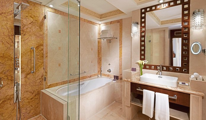 Al Bustan Palace, a Ritz-Carlton Hotel - Beispiel Bad Executive Suite (Zimmercodierung WT1)