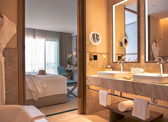 Jumeirah Muscat Bay - Ocean Balcony Club Room (Zimmercodierung ULM)