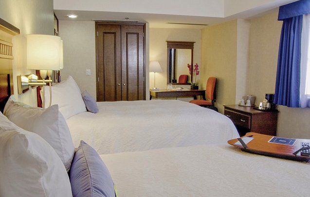 Hampton Inn & Suites