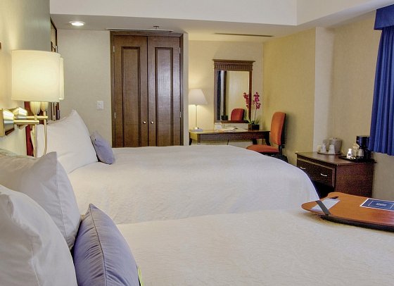 Hampton Inn & Suites
