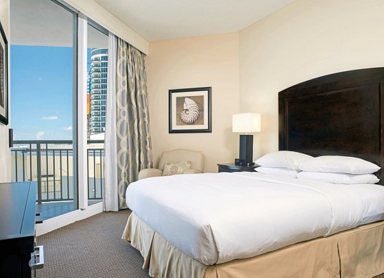 Doubletree Ocean Point Resort & Spa - Wohnbeispiel One Bedroom Suite, One King Bed, Partial Ocea