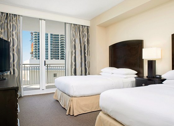 Doubletree Ocean Point Resort & Spa - Wohnbeispiel Standard Two Doubles Partial Ocean View