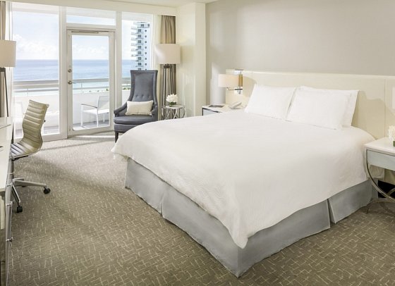 Fontainebleau Miami Beach - Ocean Front Balcony
