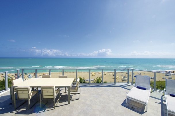 Cadillac Hotel & Beach Club