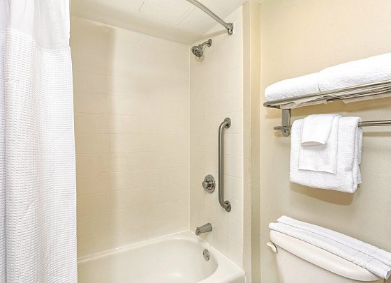 Springhill Suites Miami Airport South Blue Lagoon - Beispiel Bad