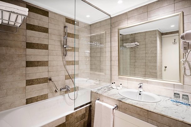 Nozha Beach & Spa - Wohnbeispiel Bad (Zimmercodierungen D1M, DCG, DCM, D1G, RBM, RBG, F1M, FVG, FVM, F2G & JB1)