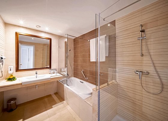 Sentido Marillia Resort & Spa - Wohnbeispiel Bad (Zimmercodierungen DBQ, F2M & FB9)
