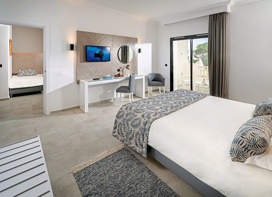 Calimera Delfino Beach Resort & Spa - Wohnbeispiel Familienzimmer mit Verbindungstür (Zimmercodierung FV1)