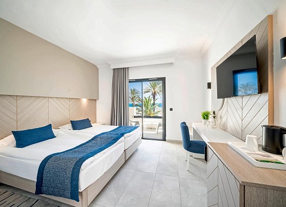 Calimera Delfino Beach Resort & Spa - Wohnbeispiel Doppelzimmer seitl. Meerblick (Zimmercodierungen DBN & DCN)