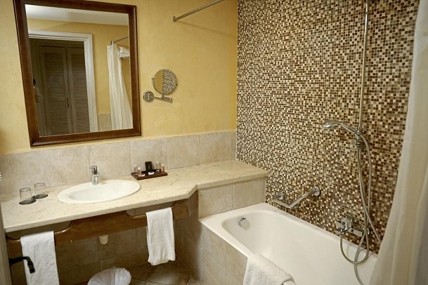 Africa Jade Thalasso - Wohnbeispiel Bad (Zimmercodierungen DB1, DC1, DB2, DP1 & RB1)