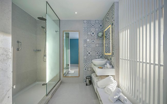 Hilton Skanes Monastir Beach Resort - Wohnbeispiel Bad Juniorsuite (Zimmercodierungen JBO & JB1)