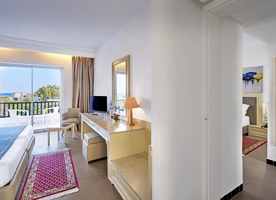 Monarque El Fatimi & Aquapark Mahdia - Wohnbeispiel Familienzimmer mit Verbindungstür Meerblick (Zimmercodierung FVM)
