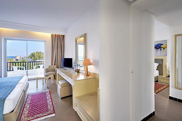 Monarque El Fatimi & Aquapark Mahdia - Wohnbeispiel Familienzimmer mit Verbindungstür Meerblick (Zimmercodierung FVM)