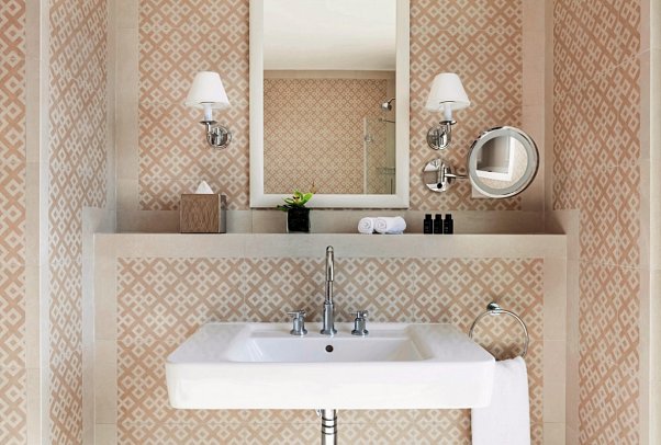 Hotel Phoenicia - Badbeispiel (Zimmercodierungen DB1, DDM, DS1 & DT1)