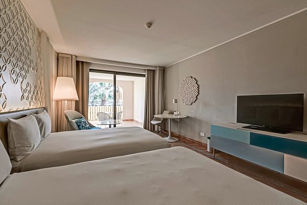 Hilton Malta - Wohnbeispiel Familienzimmer Gartenblick (Zimmercodierung FBG)