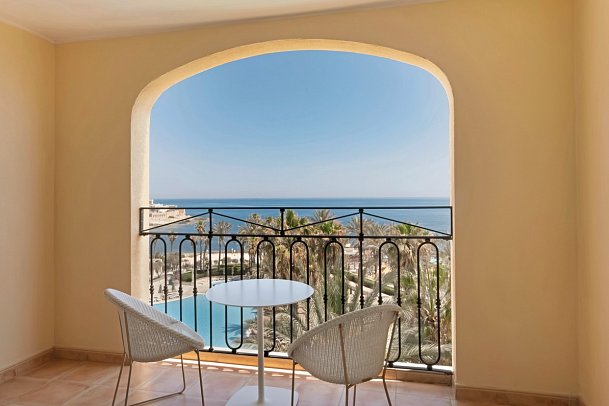Hilton Malta - Wohnbeispiel Familienzimmer Meerblick (Zimmercodierung FBM)