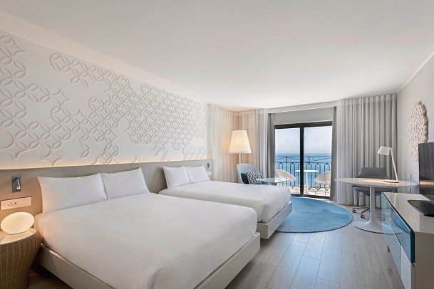 Hilton Malta - Wohnbeispiel Familienzimmer Meerblick (Zimmercodierung FBM)