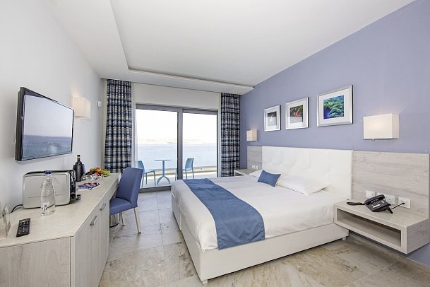 Ramla Bay Resort - Wohnbsp. Doppelzimmer Deluxe Meerblick (Zimmercodierung DDM)