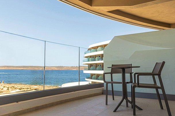 Ramla Bay Resort - Wohnbeispiel Doppelzimmer Superior Meerblick (Zimmercodierung DSM)