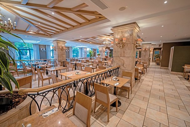 Maritim Antonine Hotel & Spa