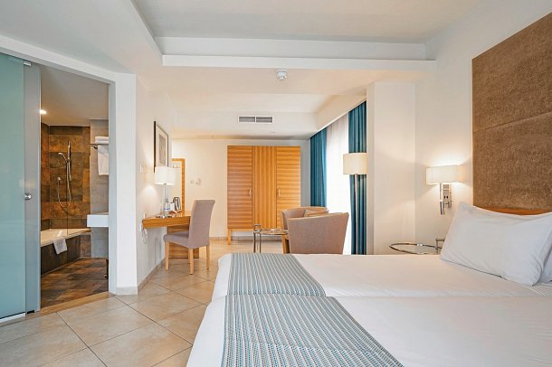 Maritim Antonine Hotel & Spa