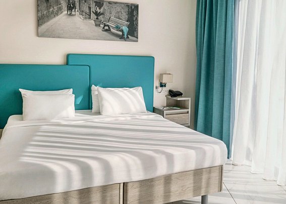 Riviera Spa Resort - Wohnbeispiel Doppelzimmer Poolblick (Zimmercodierung DBP)