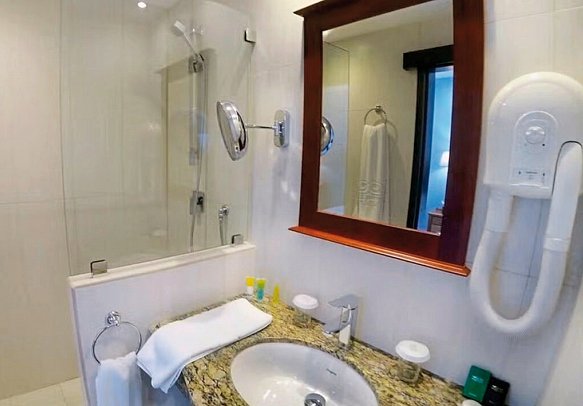 Grand Hotel Gozo - Badbeispiel Doppelzimmer (Zimmercodierung DB1)