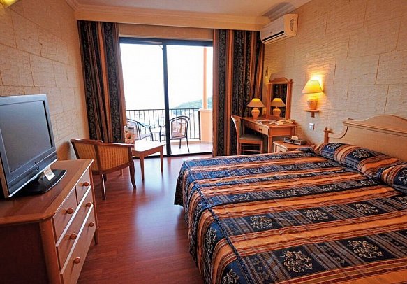 Grand Hotel Gozo - Wohnbeispiel Doppelzimmer Meerblick (Zimmercodierung DBM)