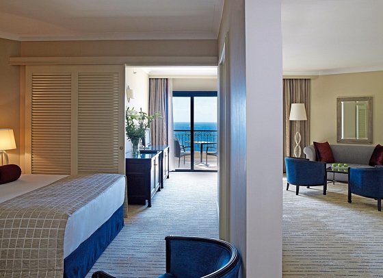 Corinthia St. George's Bay - Wohnbeispiel Juniorsuite Meerblick (Zimmercodierung JBM)