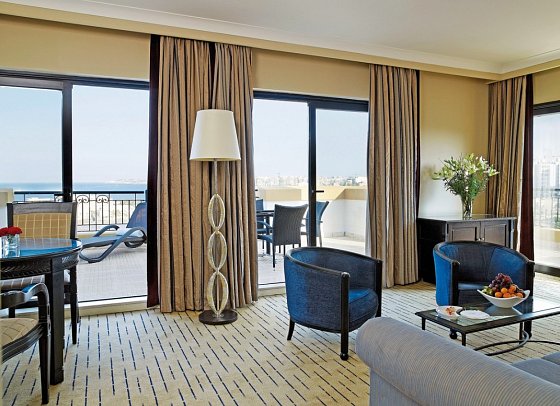 Corinthia St. George's Bay - Wohnbeispiel Suite Deluxe Meerblick (Zimmercodierung WDM)