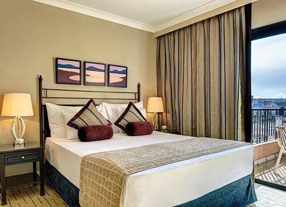Corinthia St. George's Bay - Wohnbeispiel Suite Deluxe Meerblick (Zimmercodierung WDM)