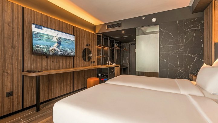 AX Odycy - Wohbeispiel Doppelzimmer Deluxe Landblick (Zimmercodierung DDL)