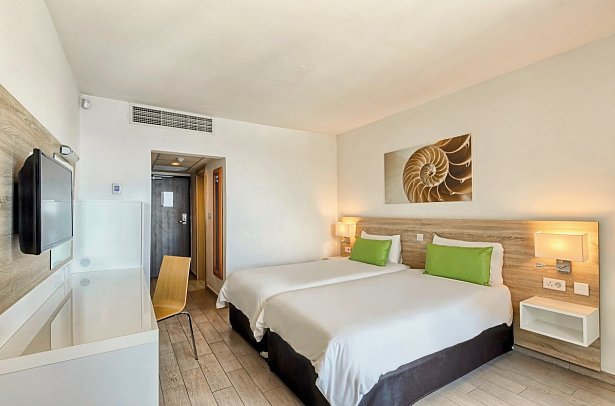 AX Odycy - Wohnbeispiel Familienzimmer Landblick (Zimmercodierung FBL)